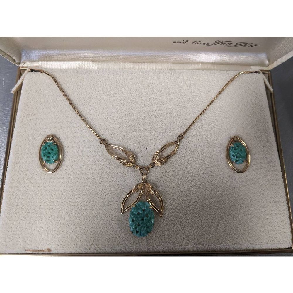 Chapman's Jewelers: Van Dell Vintage Gold Chain Jade Pendant Necklace and Earrin